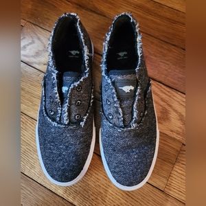 Rocket dog slip on sneaker